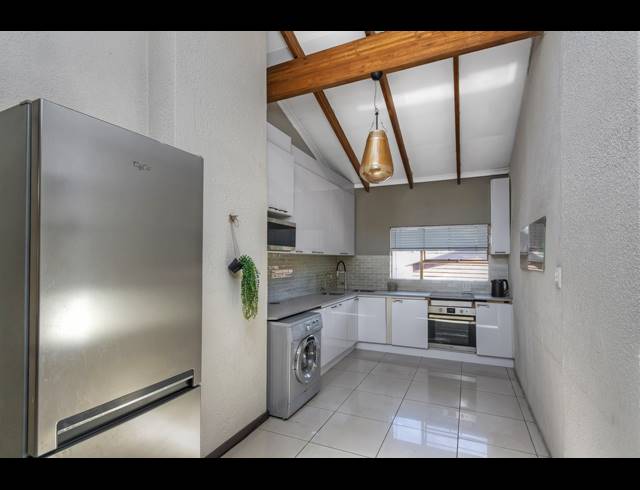 6 BEDROOM HOUSE FOR SALE IN WOODMEAD